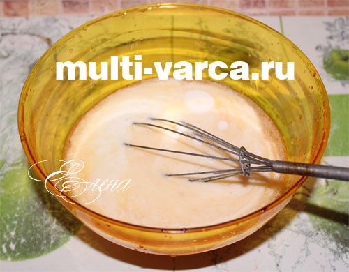 Цибулевий пиріг із яйцями та ковбасою в мультиварці. Крок другий