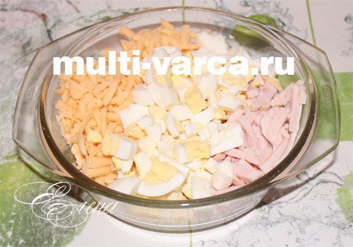 Цибулевий пиріг із яйцями та ковбасою в мультиварці. Крок четвертий